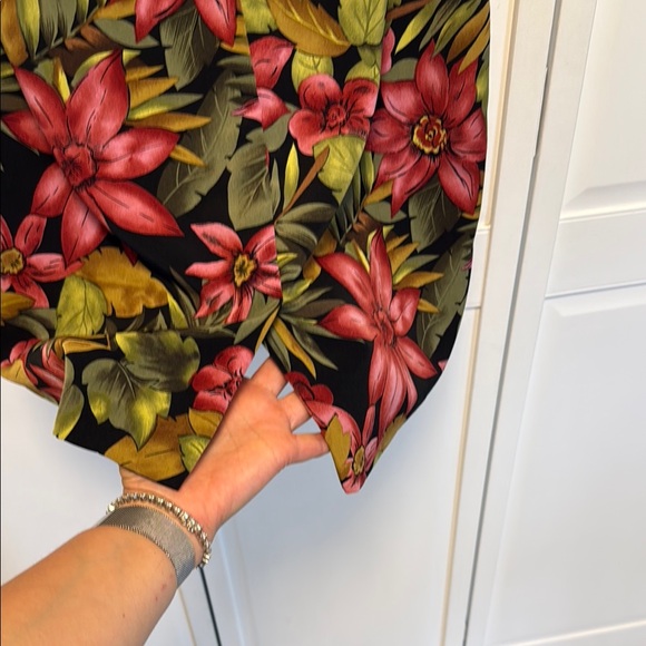 Kathie Lee Collection Black and Red floral sleeveless Sheath Dress - Picture 3 of 4